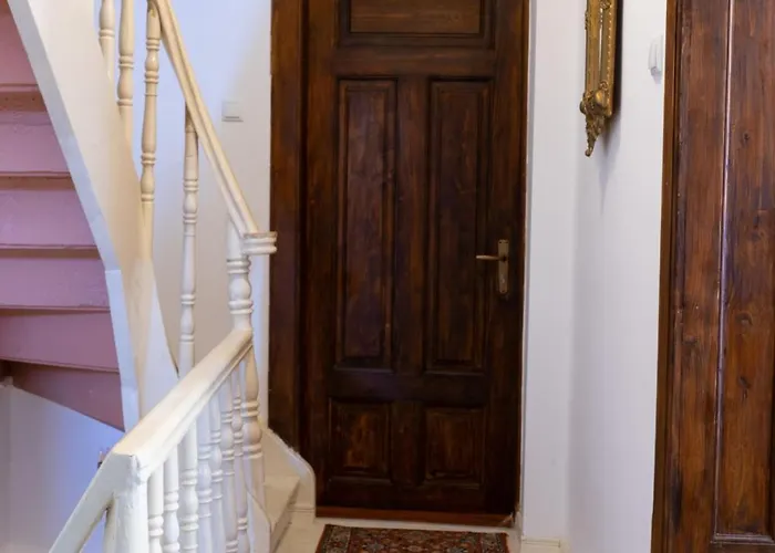 Beehive And Coworking *