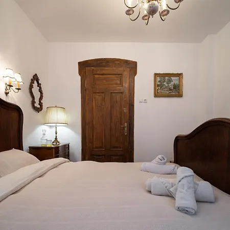 Beehive And Coworking Hotel