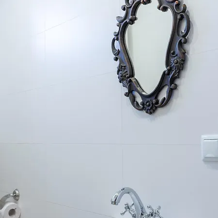 מלון Beehive And Coworking וארנה