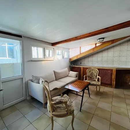 Beehive And Coworking Hotel Warna